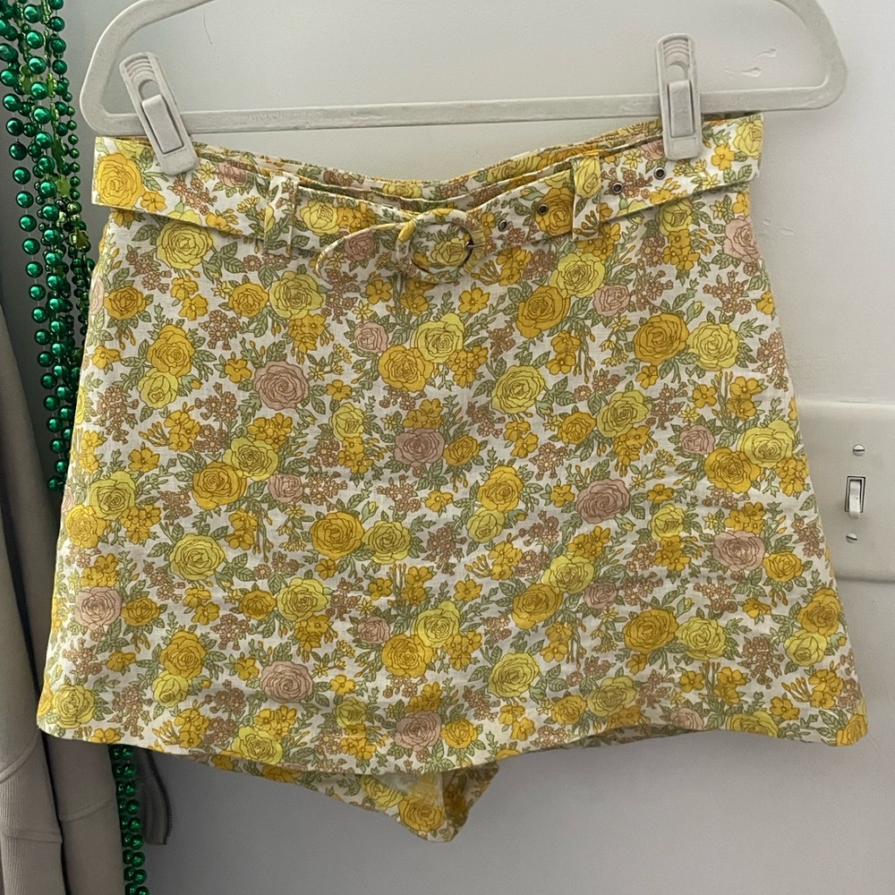 Faithful the Brand belted floral mini skort. Size 6.